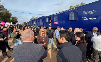 Legisladores acompañaron la puesta en marcha de los servicios del Tren 25 de Mayo en Hermoso Campo