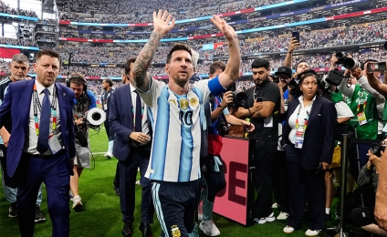 Con doblete y récord de Messi, la Selección argentina le ganó 2-0 a Austria y se clasificó a 16avos de final