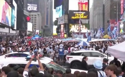 La Argentina copó Times Square con un banderazo multitudinario