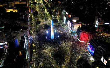 Pese a la derrota, miles de hinchas se reunieron en el Obelisco y en distintos puntos del mundo para agradecerle a la Selección