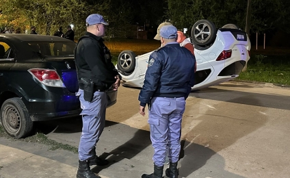 Una mujer chocó y volcó con su automóvil en la zona céntrica de Sáenz Peña