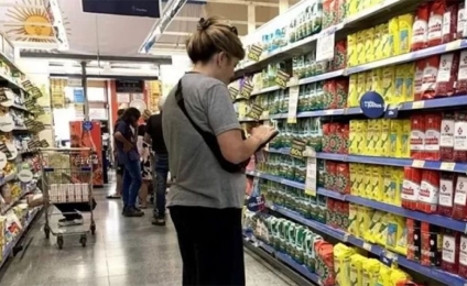 El 76% de los endeudados en Argentina recurre al crédito para pagar alimentos, salud y servicios