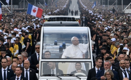 El papa León XIV celebró una misa multitudinaria en París ante 700.000 fieles