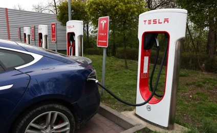 Tesla llega a la Argentina: YPF confirmó las rutas donde se instalarán los Supercargadores de carga rápida